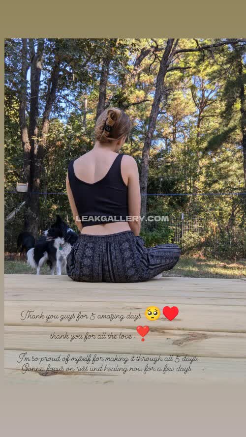 Kamicakes1 Back View Outdoor Pose OnlyFans Photo Leaked