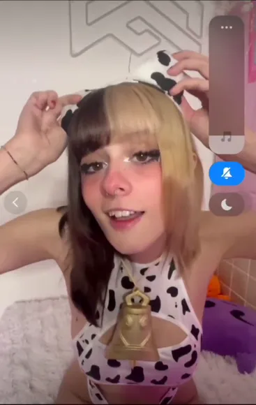 Kamixox Cow Print Bodysuit Tease OnlyFans Video Leaked