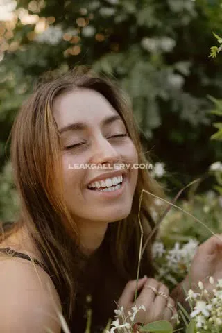 Kastaclysm Smiling In Flower Field OnlyFans Photo Leaked