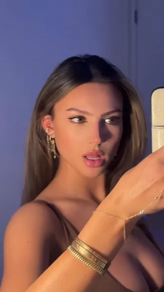 Katarina Strapless Top Tease OnlyFans Video Leaked