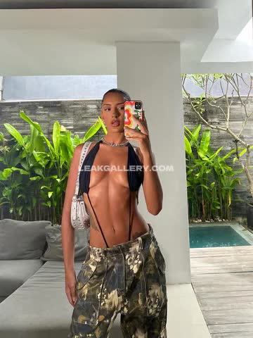 Kate Topless Halter Bra Tease OnlyFans Photo Leaked