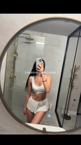 Katee_v_ White Fringe Shorts Tease OnlyFans Photo Leaked