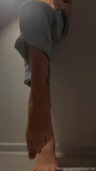Kateharrise Legs Spread In Shorts OnlyFans Video Leaked