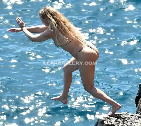 Katehudson Bikini Jump Into Water OnlyFans Photo Leaked