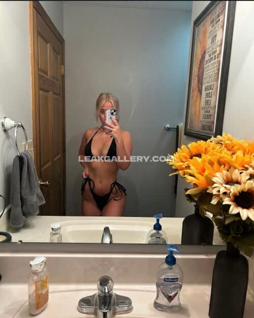 Katelyn_nicole99 Black Thong Selfie Pose OnlyFans Photo Leaked