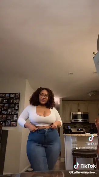Katmari23 Deep V Neck Tease OnlyFans Video Leaked