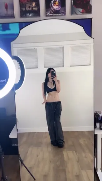 Katyaaeliza Black Bra Belly Tease OnlyFans Video Leaked