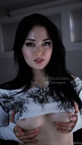Katyaaeliza Topless Tit Squeeze OnlyFans Video Leaked