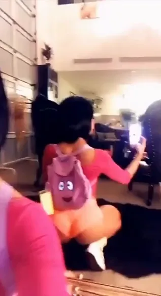 katyaelisehenry