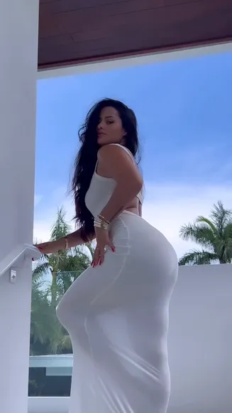 Katya Elise Henry Thong Bikini Pool Pose OnlyFans Video Leaked