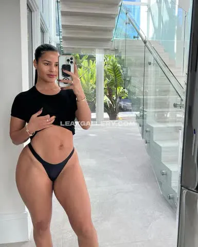 katyaelisehenry
