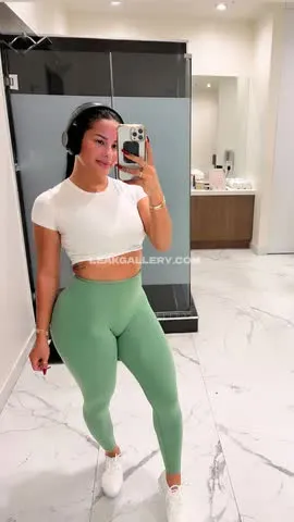 katyaelisehenry