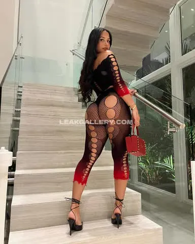 katyaelisehenry