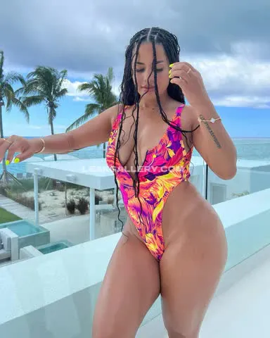 katyaelisehenry