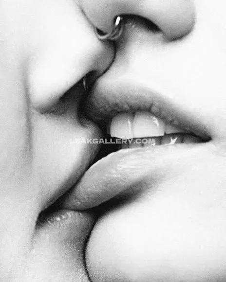 Katyasitak Nose Piercing Kiss OnlyFans Photo Leaked