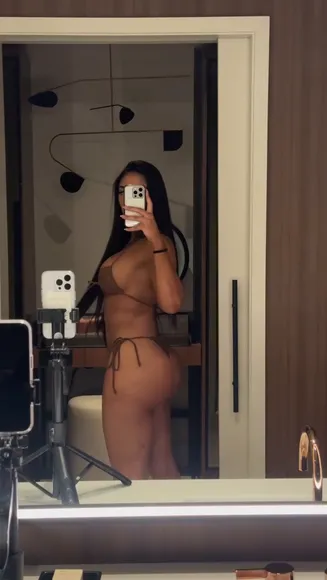 Kaybeeeeeee Thong Bikini Mirror Pose OnlyFans Video Leaked