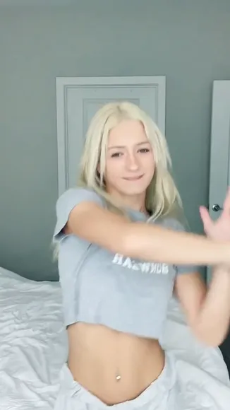 Kaylavoid Crop Top Belly Flash OnlyFans Video Leaked