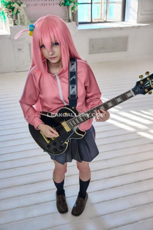 Kcioxan Schoolgirl Guitar Pose OnlyFans Photo Leaked