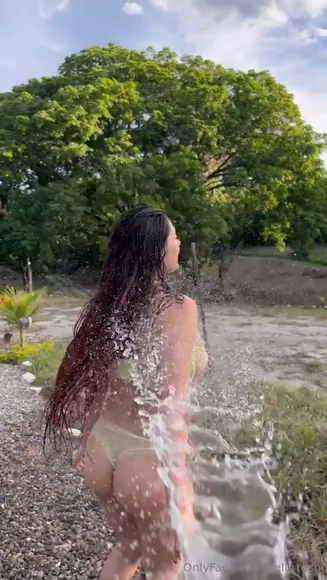 Kellytesh Naked Ass Water Spray OnlyFans Video Leaked