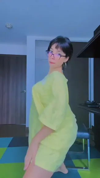 Key_chicaiza_ Loose Yellow Dress Tease OnlyFans Video Leaked