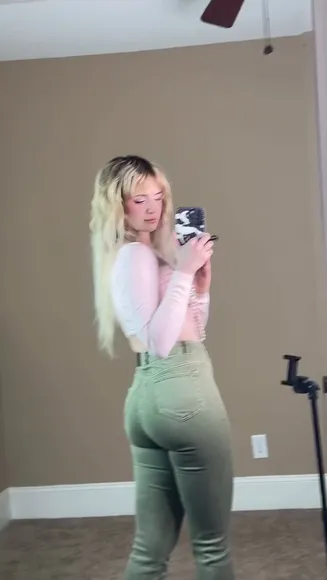 Khaleesibb Tight Green Jeans Ass OnlyFans Video Leaked