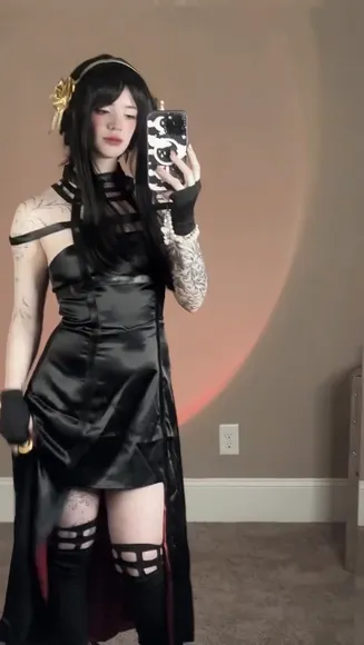 Khaleesibb Black Satin Dress Tease OnlyFans Video Leaked
