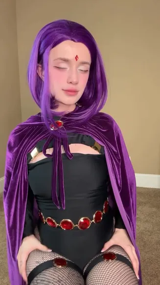 Khaleesibb Purple Cape Tease OnlyFans Video Leaked
