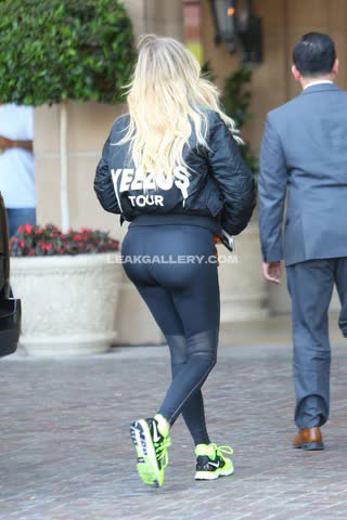 Khloekardashian Exclusive Leaked Nude OnlyFans #14966413