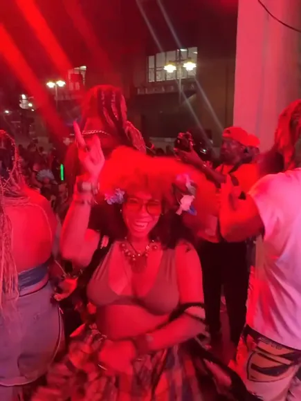 Kierapleaze Red Feather Boa Dance OnlyFans Video Leaked
