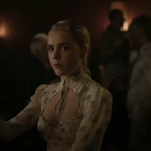Kiernanshipka Floral Blouse Tease OnlyFans Video Leaked