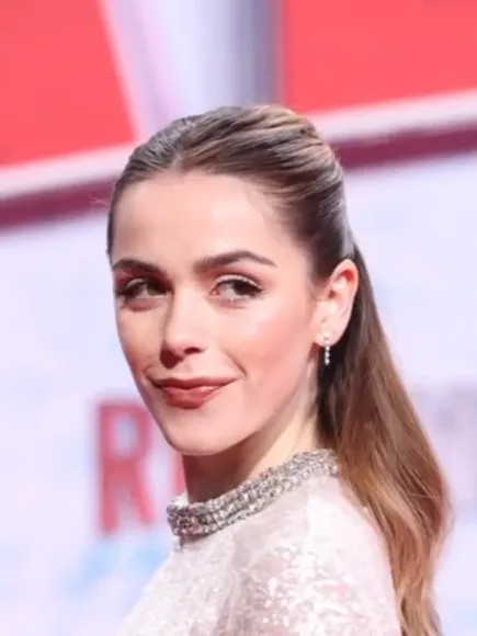 Kiernanshipka Sparkly Pink Gown Reveal OnlyFans Video Leaked