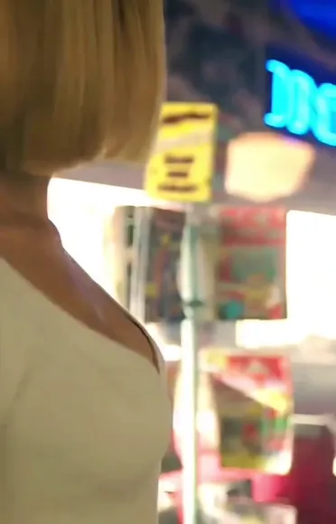 Kiernanshipka Deep V-Neck Top Tease OnlyFans Video Leaked