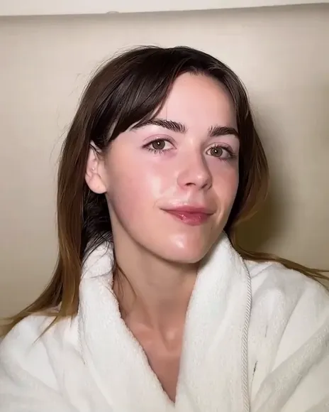 Kiernanshipka Bathrobe Neckline Tease OnlyFans Video Leaked