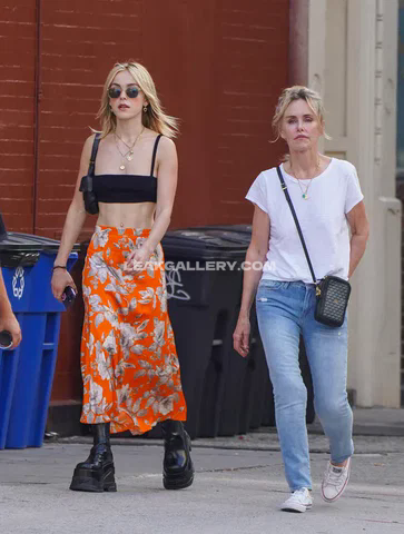 Kiernanshipka Floral Skirt Strut OnlyFans Photo Leaked