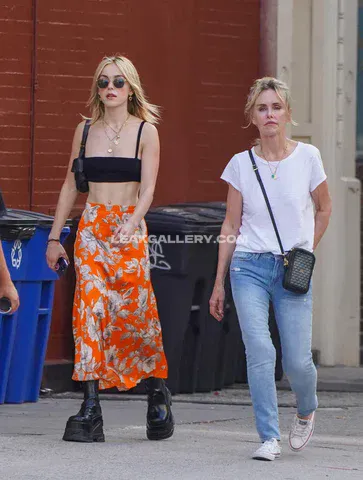 Kiernanshipka Floral Skirt Strut OnlyFans Photo Leaked