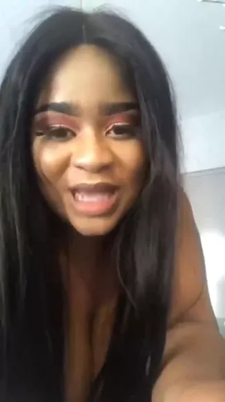 Kim-tiddies Strapless Top Tease OnlyFans Video Leaked