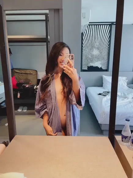 Kim.li Robe Open Showing Pussy OnlyFans Video Leaked
