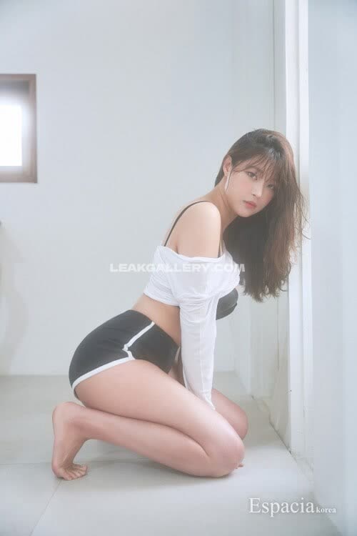 Kimgapju Thong Shorts Squat Pose OnlyFans Photo Leaked