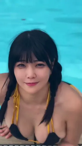 Kippo222 Bikini Pool Tease OnlyFans Video Leaked