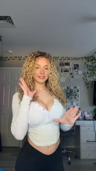 Kira Pregiato White Crop Top Tease OnlyFans Video Leaked