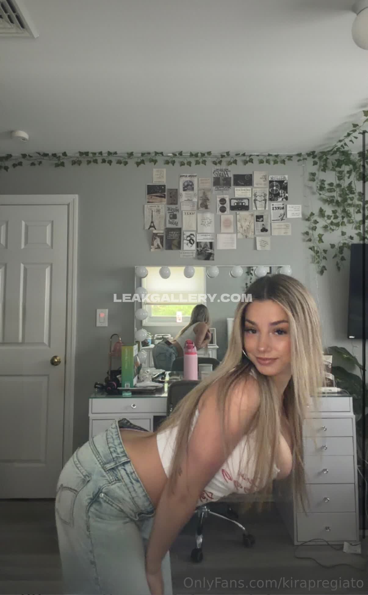 Kirapregiato / kira_pregiato Exklusiv geleakte Nacktbilder von OnlyFans #12588714