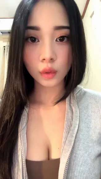 Kittencatsu Low-Cut Top Tease OnlyFans Video Leaked