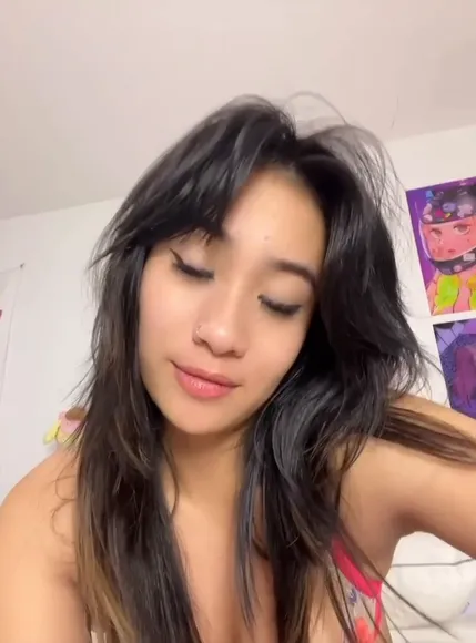 Kittynobi Pink Bra Tease OnlyFans Video Leaked