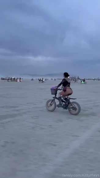 Kittyplays Bare Ass Bike Ride OnlyFans Video Leaked