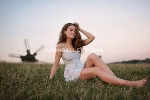 Kliuchnyk White Dress Leg Spread OnlyFans Photo Leaked