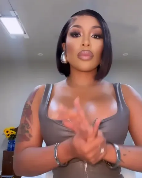 Kmichellemusic Zipped Up Bodysuit Tease OnlyFans Video Leaked