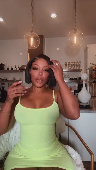 Kmichellemusic Neon Green Dress Tease OnlyFans Video Leaked