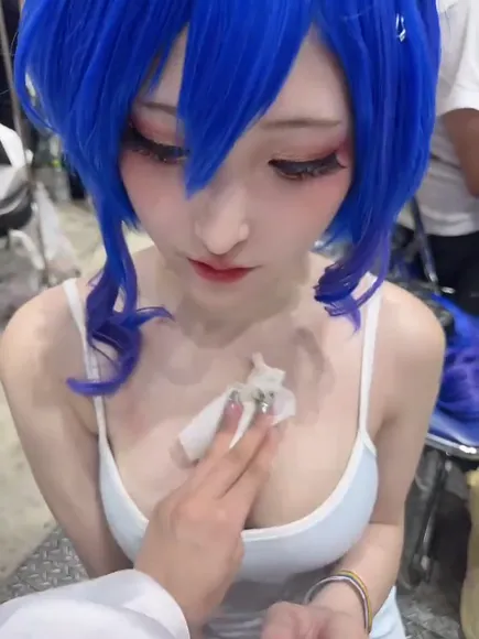 Komachi White Bra Straps Tease OnlyFans Video Leaked