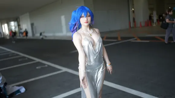 Komachi Silver Gown Thigh High Slit OnlyFans Video Leaked