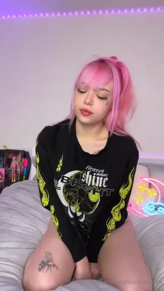 Korpsekitten Topless Bed Tease OnlyFans Video Leaked